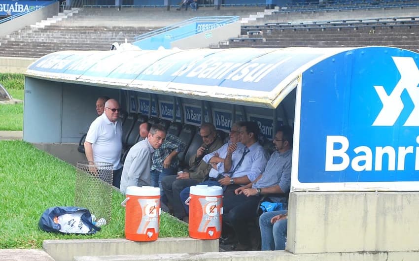 Treino do Grêmio conta com presença de presidente Fábio Koff e participação de Luan (Foto: Eduardo Moura)