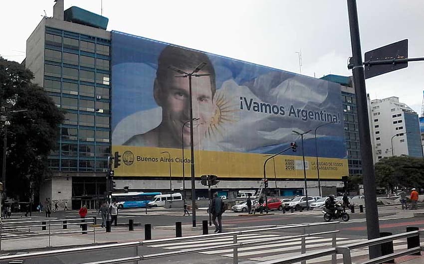 Banner Gigante do Messi (Foto: Raphael Martins)