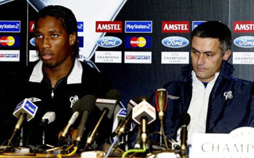 José Mourinho bancou a contratação de Drogba, então conhecido apenas no futebol francês (Foto: Site oficial Didier Drogba)