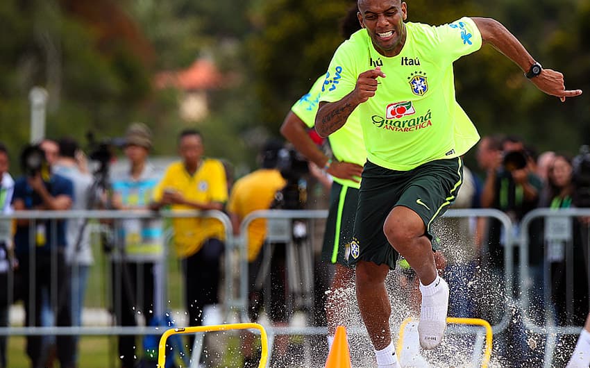 Maicon - Treino da Seleção Brasileira (Foto: Ari Ferreira/ LANCE!Press)