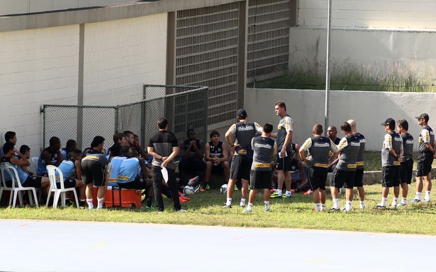 Vagner Mancini conversa com os jogadores - Treino do Botafogo (Foto: Paulo Sergio/ LANCE!Press)