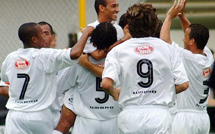 Basílio atuou no Santos entre 2004 e 2006 (Foto: Divulgação)