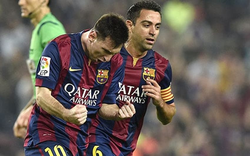 Barcelona x Sevilla - Campeonato Espanhol - Messi e Xavi (Foto: Lluis Gene/AFP)