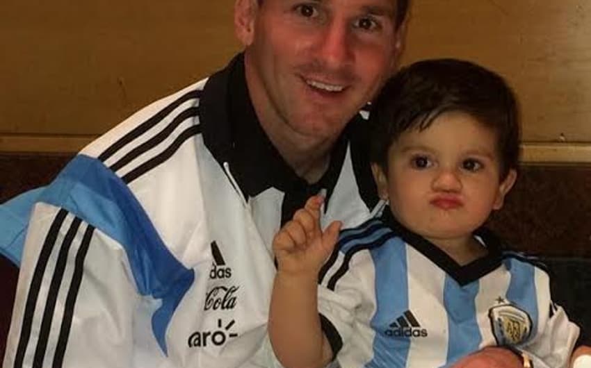 Messi com o filho Thiago em Belo Horizonte (crédito: reprodução/Internet)