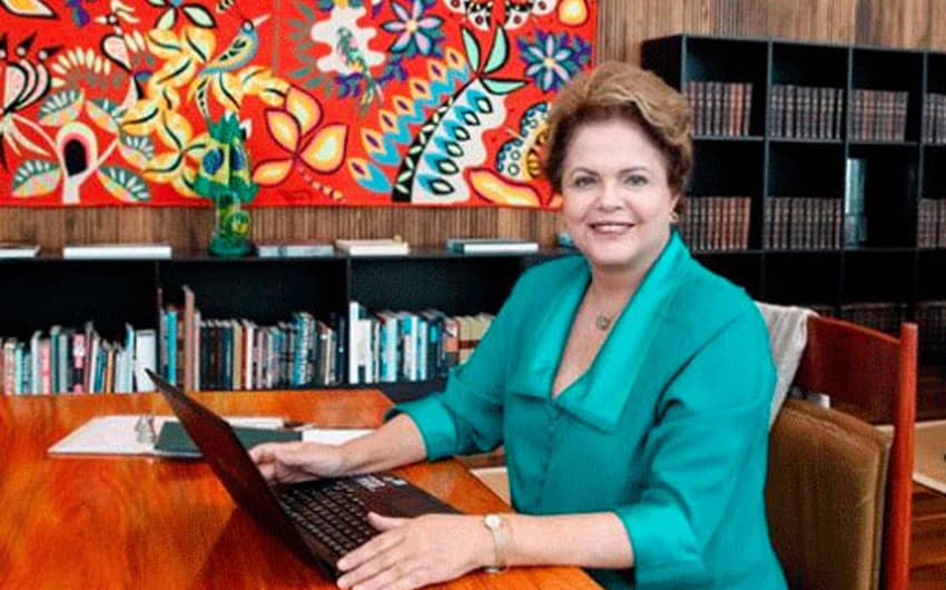 Dilma faz 'Tóis' em papo com internautas (Foto: Divulgação)