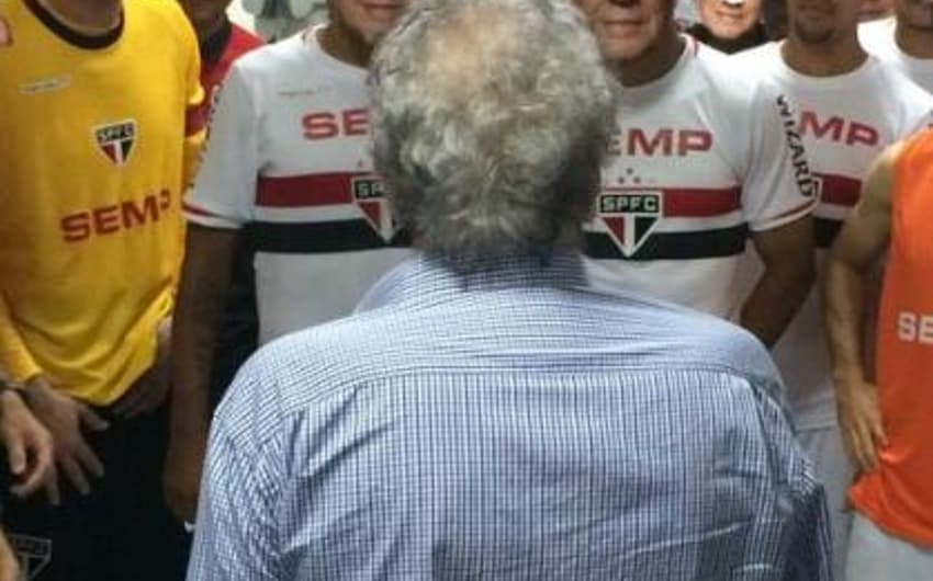 Homenagem dos jogadores do São Paulo para Juvenal Juvêncio (Foto: Reprodução/Twitter)