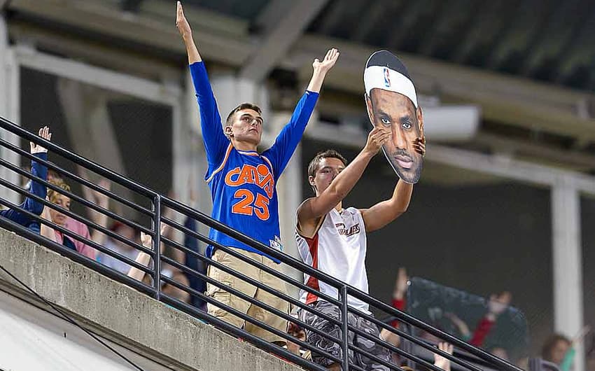 Torcedores do Cleveland Cavaliers (Foto: Jason Miller/AFP)