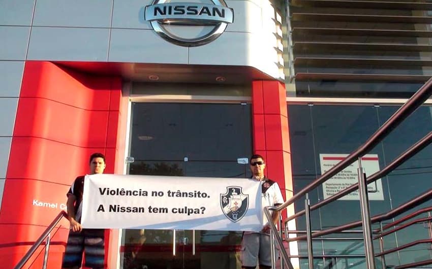 Protesto de vascaínos na Nissan de MG (Foto: Divulgação)