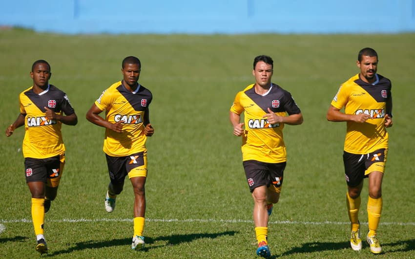 Treino do Vasco, no campo do Divino Futebol Clube (Foto: Bruno de Lima/LANCE!Press)