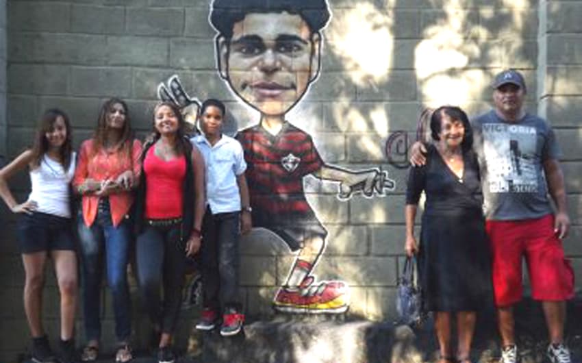 Família de Alex Alves visita Barradão e se emocionam ao lembrar do craque (Foto: Divulgação)