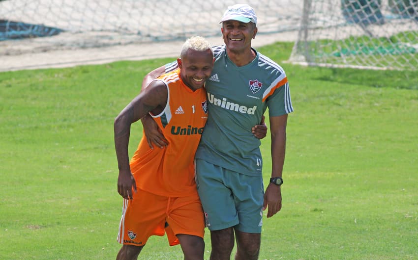 Chiquinho chegou ao treino do Fluminense com novo visual (Foto: Fernando Cazaes/Photocamera)
