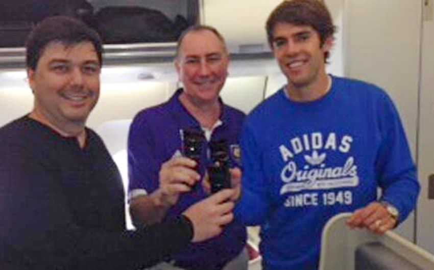 Kaká no avião, indo para Orlando (Foto: Reprodução/ Twitter)