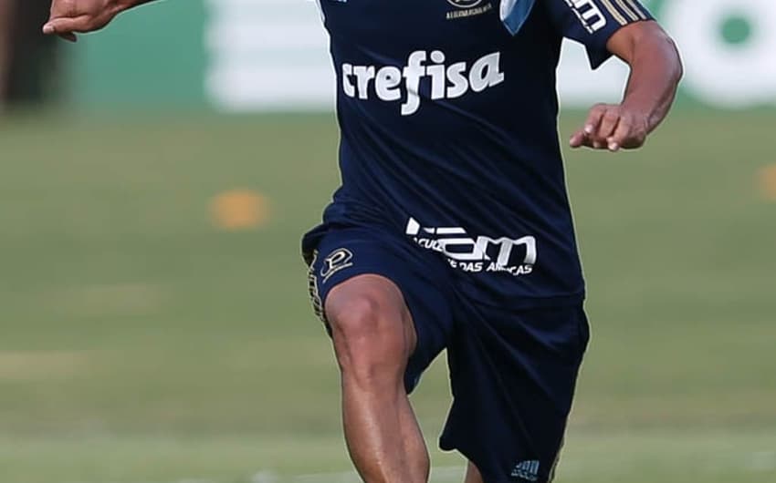 Cleiton Xavier durante treino do Palmeiras
