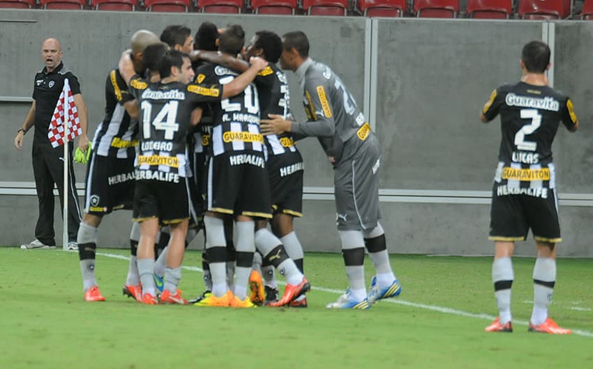 Gol Seedorf - Botafogo x Fluminense (Foto: Antônio Carneiro/LANCE!Press)