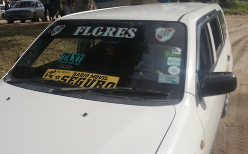 Carro com River Plate na Bolívia (Foto: Wallace Borges/ LANCE!Press)