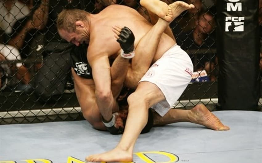 Randy Couture x Vitor Belfort no UFC 49 (FOTO: UFC)