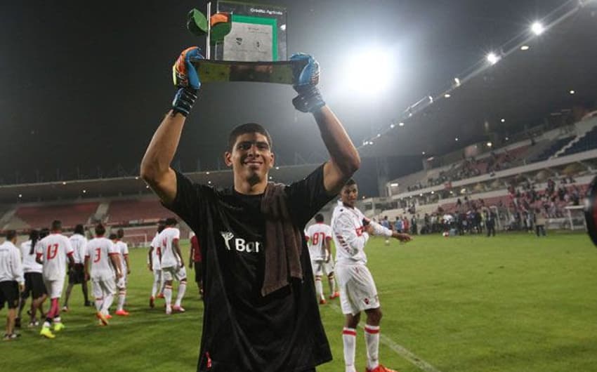 Goleiro Matheus, ex-América-MG, garante troféu ao Braga-POR (Foto: Divulgação)