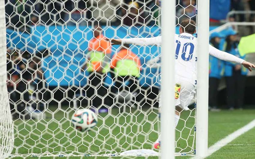 Suárez brilha e Uruguai derrota a Inglaterra em SP (Foto: Eduardo Viana/AFP)