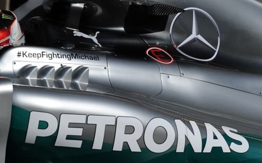 Com homenagem à Schumacher, Mercedes vem sobrando na F-1 (Mohammed Al-Shaikh/AFP)