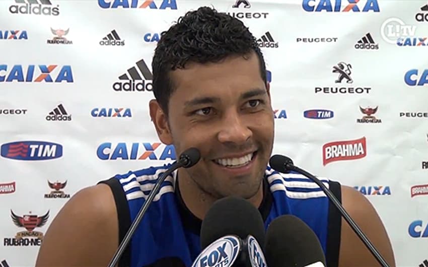 FRAME - André Santos opina sobre as torcidas de Flamengo e Corinthians (Foto: Reprodução/LANCE!TV)