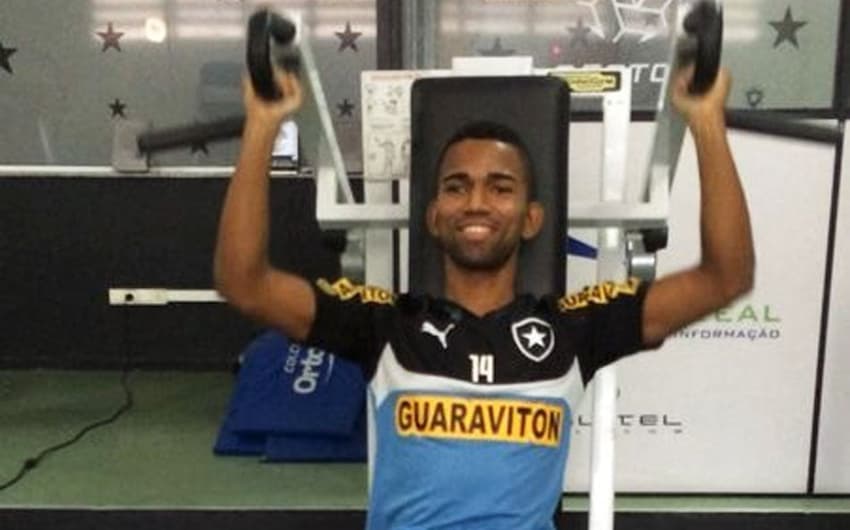 Cidinho faz fisioterapia - Botafogo (Foto: Divulgação)