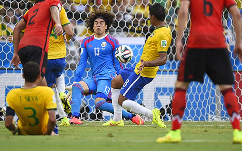 Brasil x México - Ochoa (Foto: Odd Andersen/AFP)