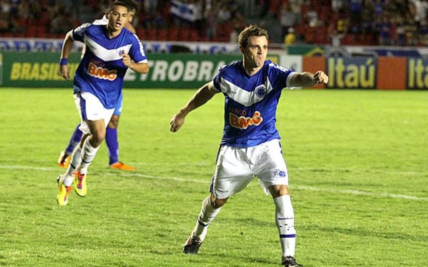 Gol do Montillo - Cruzeiro x Avaí (Foto: Célio Messias)
