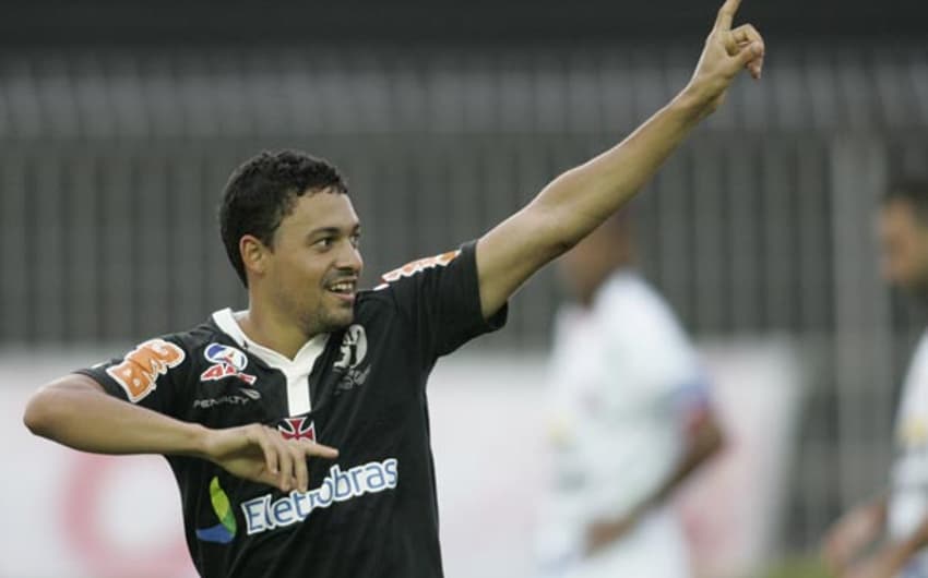 Eder Luis comemora gol contra o Bangu. (Foto: Paulo Sergio)