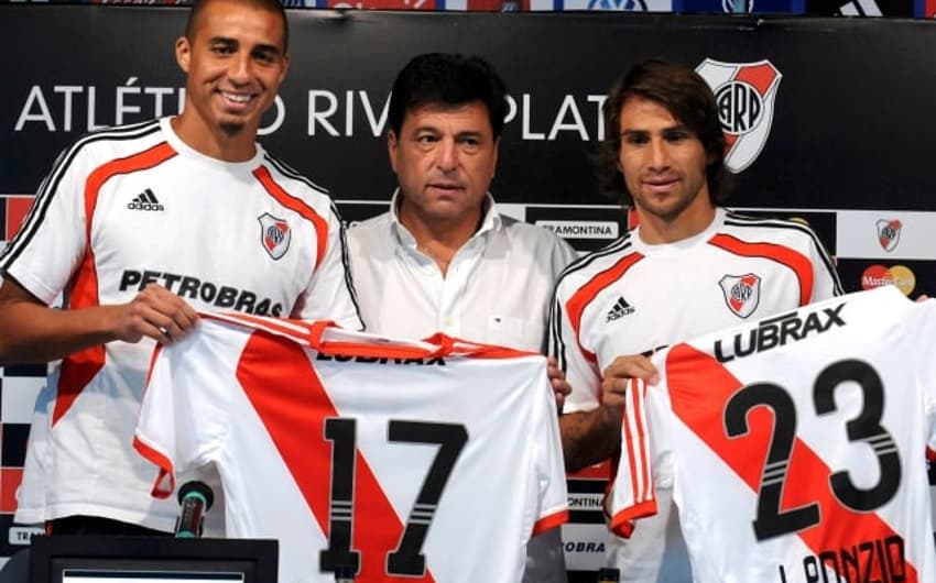 Apresentação de Trezeguet e Ponzio no River Plate (Foto: Reuters)