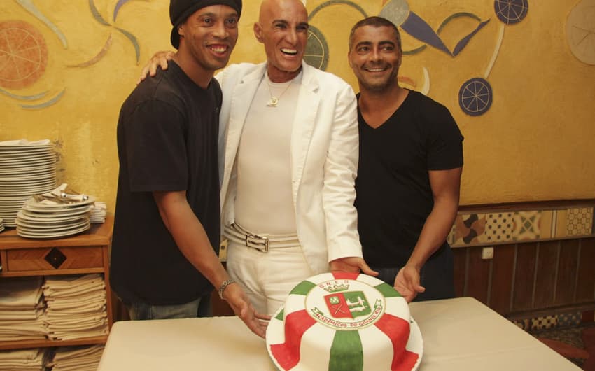 Ronaldinho e Romário maracaram presença no aniversário do promoter Amin Kader (Foto: Raphael Mesquita/Foto Rio News)