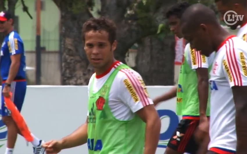 Douglas Baggio em treino do Flamengo (Reprodução)
