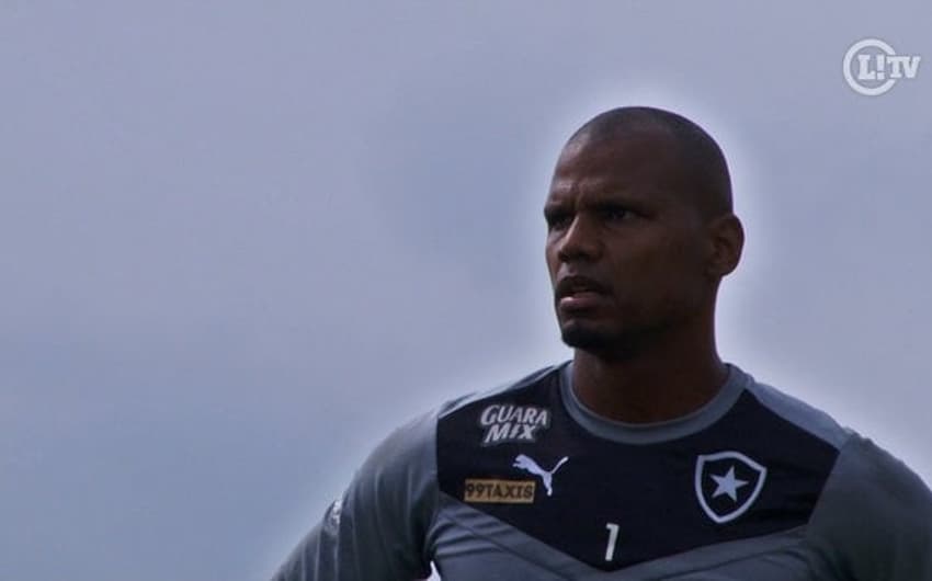 Jefferson treina seus 'milagres' no gol Botafogo