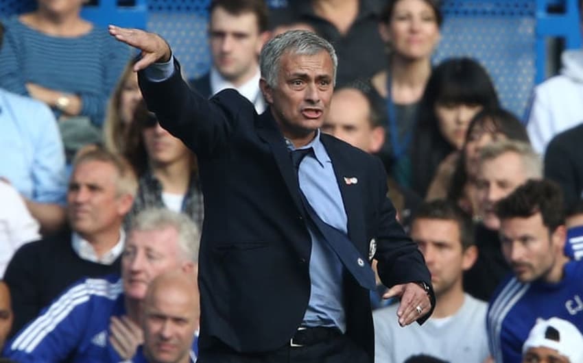 José Mourinho está na corda bamba no Chelsea (Foto: Justin Tallis / AFP)