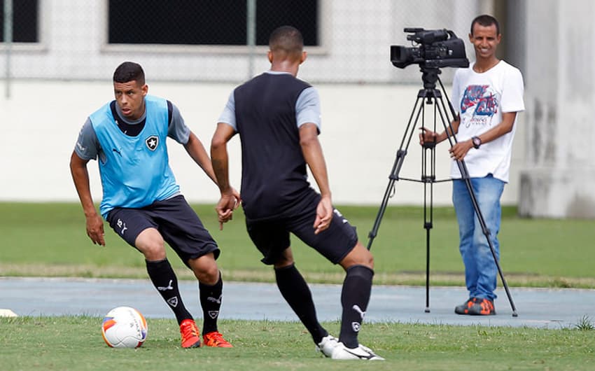 Fernandes em treino do Botafogo (Vitor Silva / SSPress)