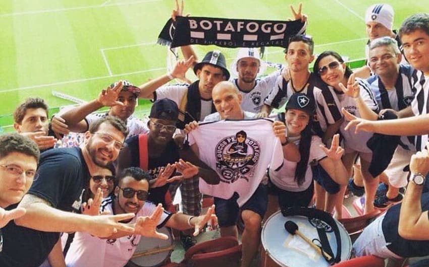 Sandro na torcida do Botafogo