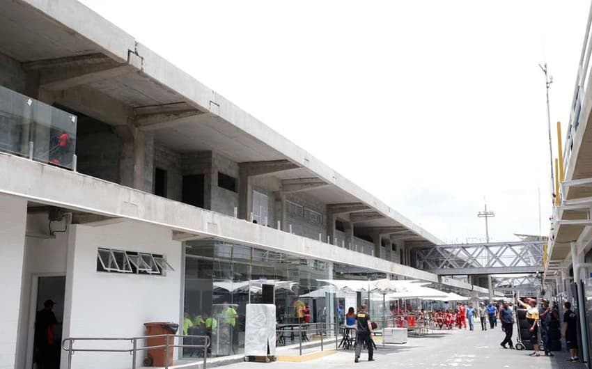 Em meio às obras, equipes já se preparam para o GP do Brasil, em Interlagos (Foto: Ari Ferreira/Lancepress!)