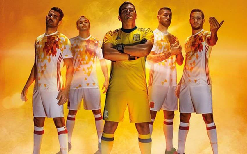 Diego Costa, Iniesta, Casillas, Sergio Ramos e Koke lançaram as camisas (Foto: Divulgação)