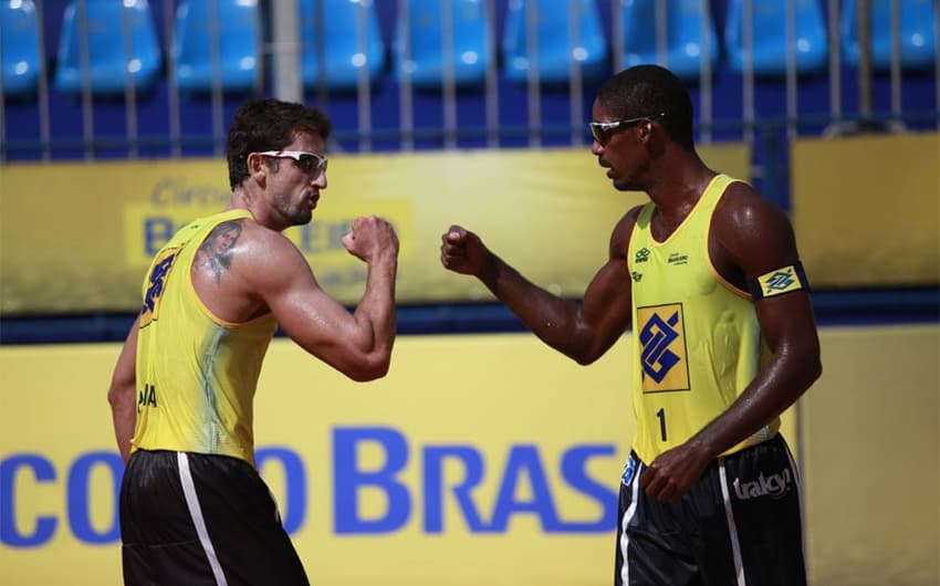Pedro Cunha e Thiago retomam parceria com vitórias  (foto:Paulo Frank/CBV)