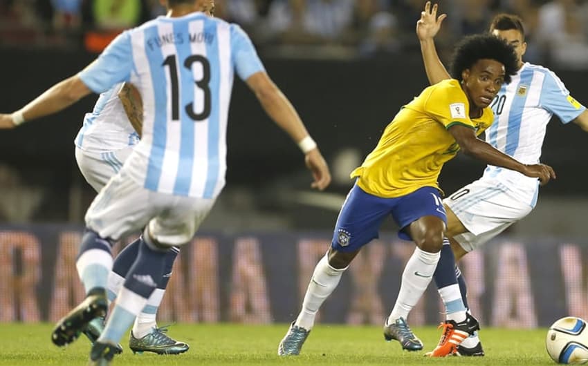 HOME - Argentina x Brasil - Eliminatórias para Copa-2018 - Willian (Foto: André Mourão/Mowa Press)