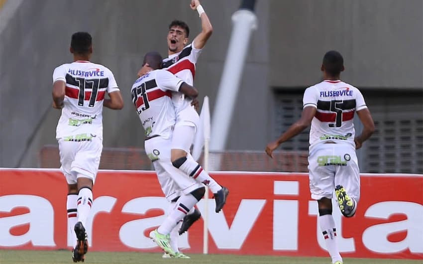 A derrota do Botafogo para o Santa Cruz em imagens (foto:Cleber Mendes/LANCE!Press)