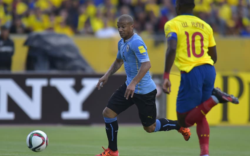 Sánchez em ação pela seleção do Uruguai (Foto: Rodrigo Buendia / AFP)
