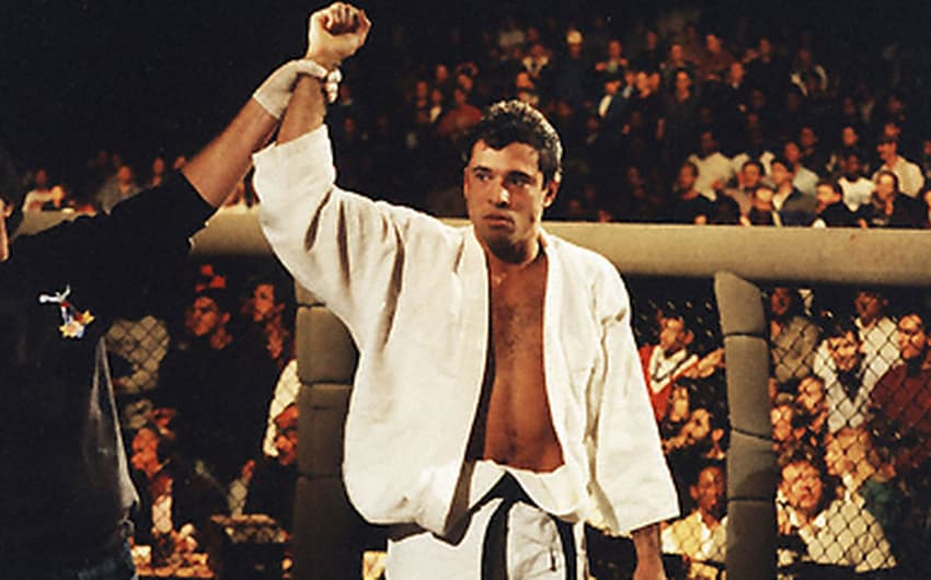 UFC 1: franzino, Royce Gracie choca ao mundo contra gigantes e vence três lutas na mesma noite (FOTO: Getty Images)