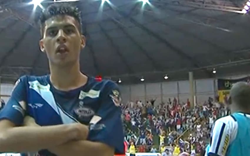 HOME - Intelli/Orlândia x Corinthians - Jogo de volta da semifinal da Liga Futsal - Douglas (Foto: Reprodução/Sportv)