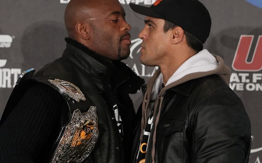 Anderson Silva e Vitor Belfort se enfrentaram no UFC 126 (FOTO: UFC)