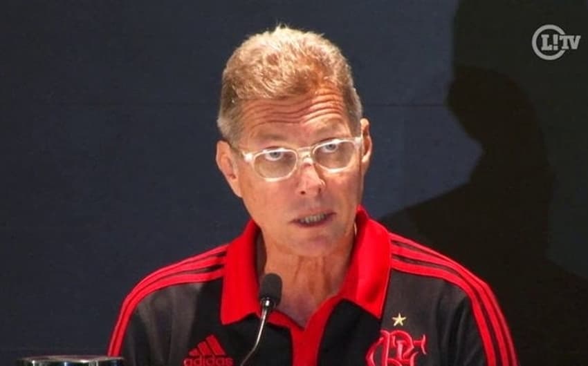 Oswaldo elogia atuação de jogador revelado pelo Flamengo