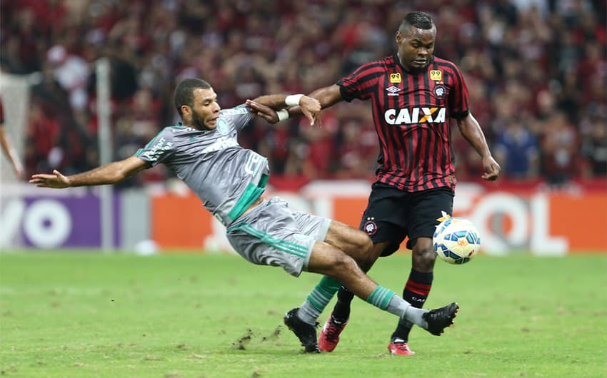 As imagens do empate de  AtleticoPR x Palmeiras (foto:Geraldo Bubniak/AGB)