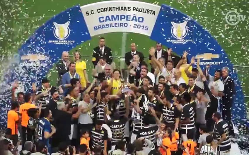 Corinthians levanta a taça