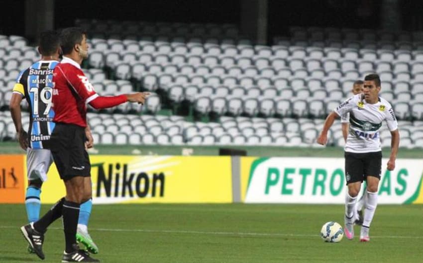 Thiago Lopes, jogador do Coritiba em jogo contra o Grêmio pelo Campeonato Brasileiro (Divulgação/ Coritiba)