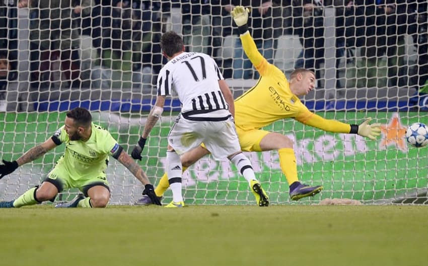 HOME - Juventus x Manchester City - Liga dos Campeões - Gol de Mandzukic (Foto: Marco Bertorello/AFP)