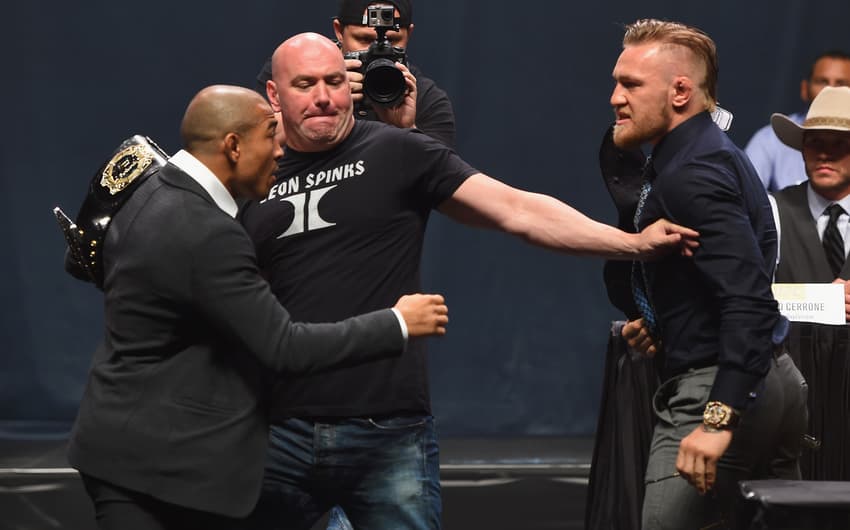 José Aldo encara Conor McGregor no UFC 194 (FOTO: Getty Images)